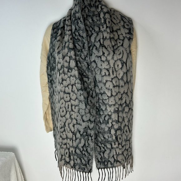 Softer than Cashmere? D&Y Black/White Mob Wife Animal Print Scarf - Picture 6 of 11